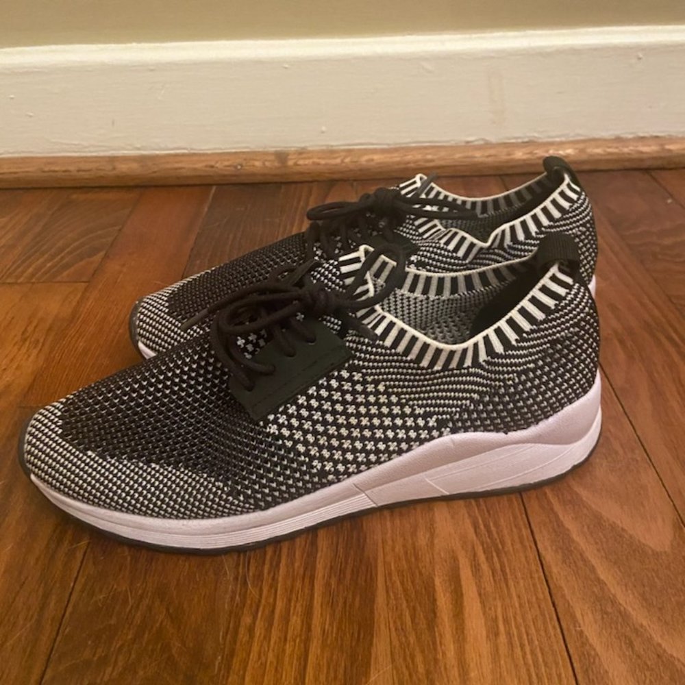 Steve Madden Sneakers (Size 6)